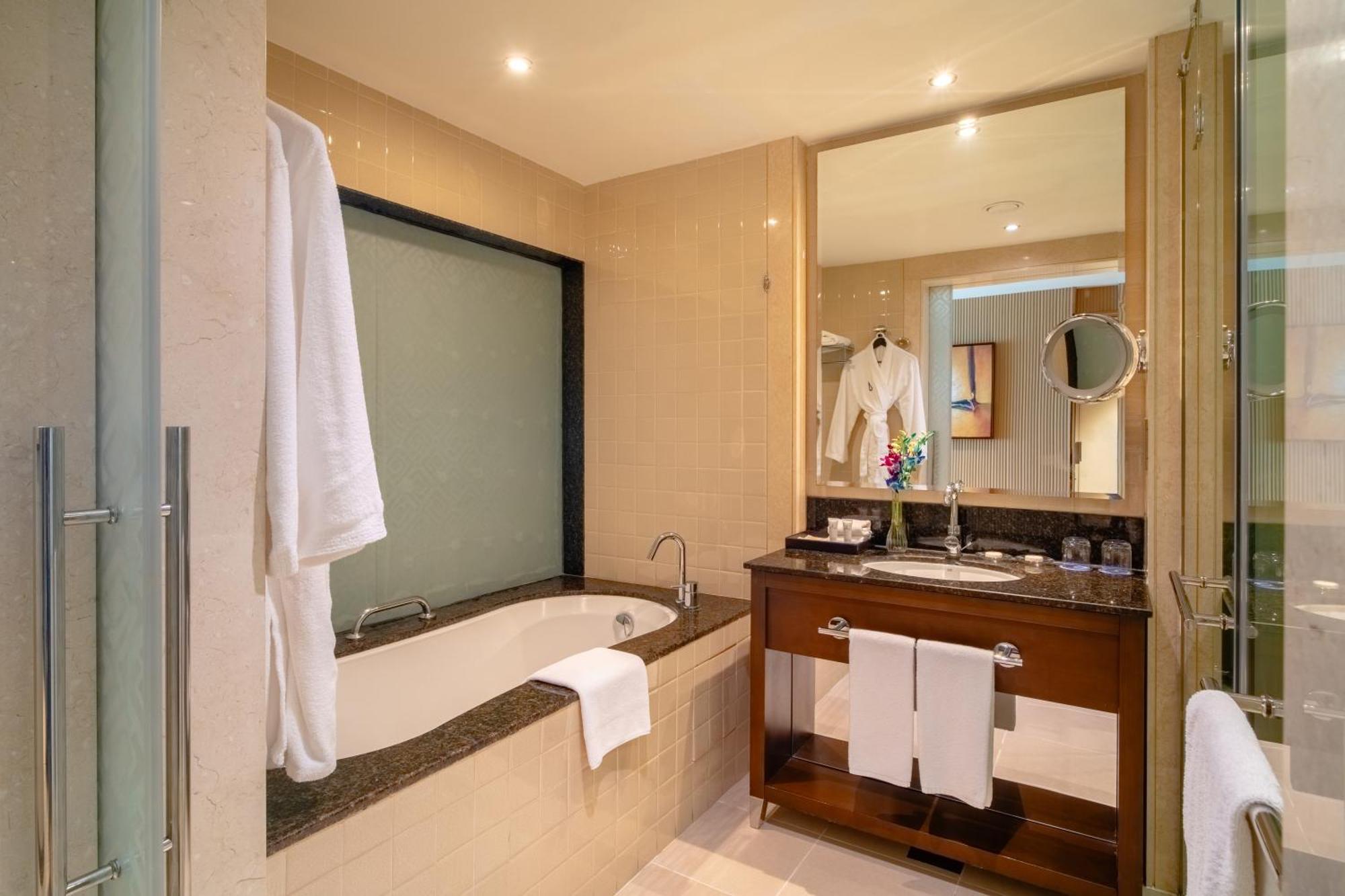 Asiana Hotel Dubaj Zewnętrze zdjęcie A bathroom in a hotel