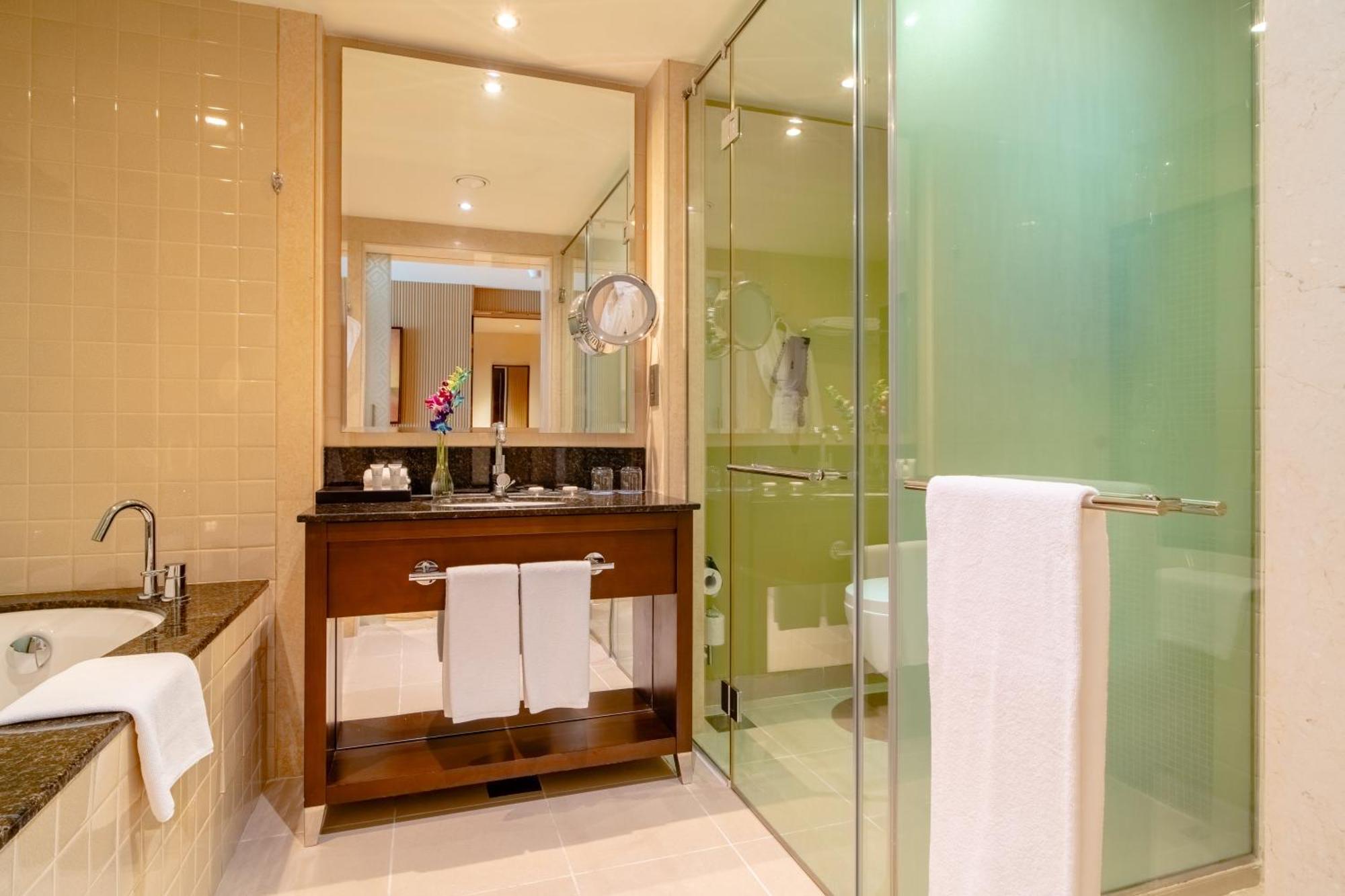 Asiana Hotel Dubaj Zewnętrze zdjęcie A bathroom in a hotel
